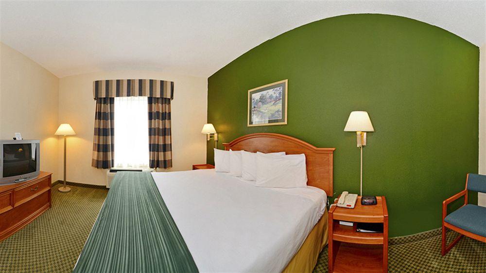 Americas Value Hotel