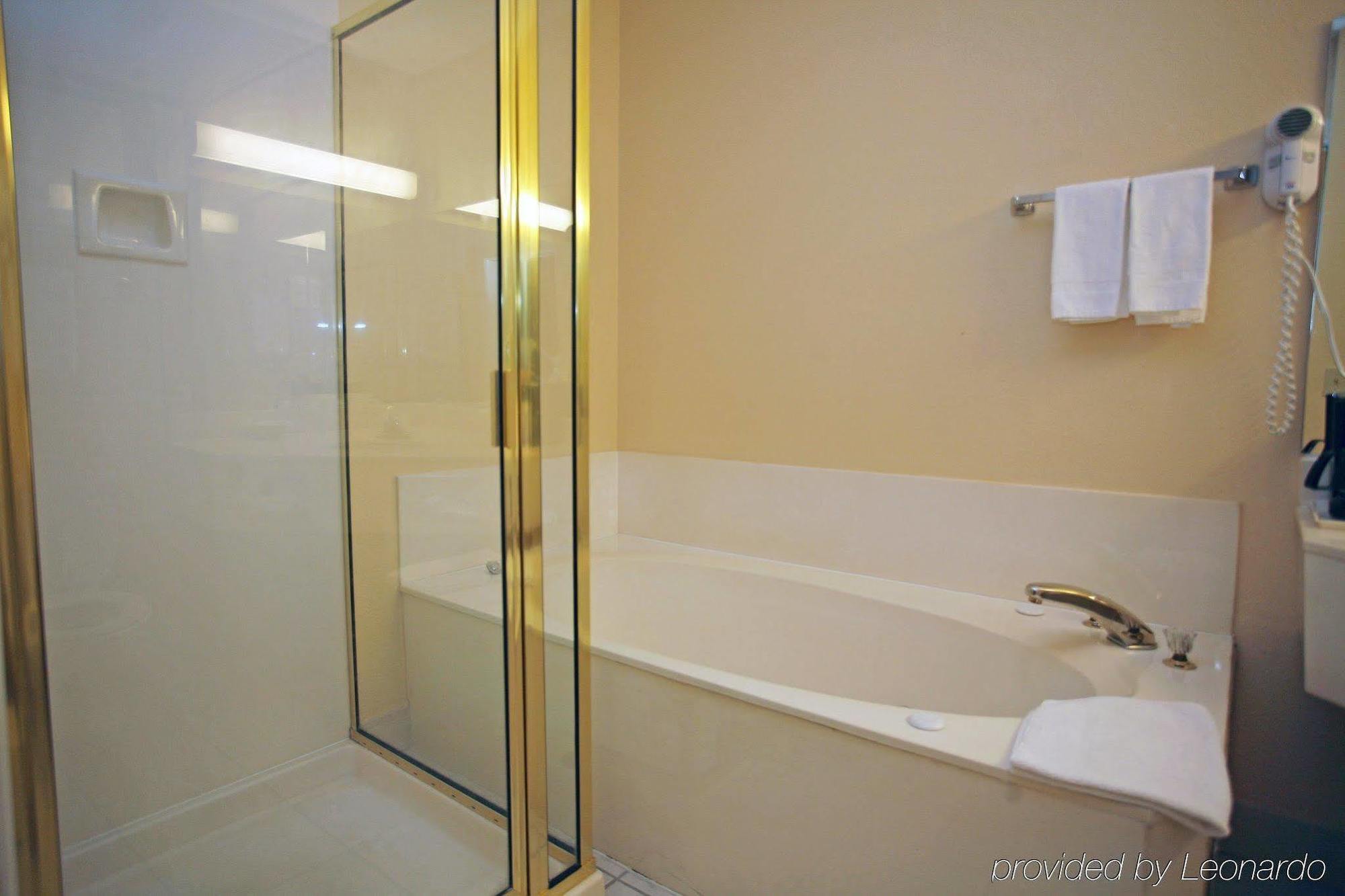 Americas Value Hotel